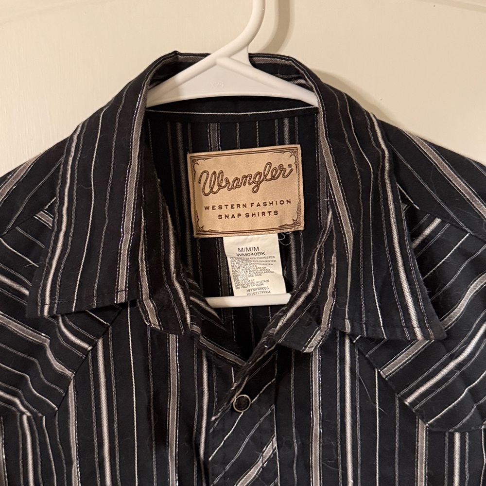 Wrangler Black and silver Striped Pearl Snap Shirt reflective size medium M